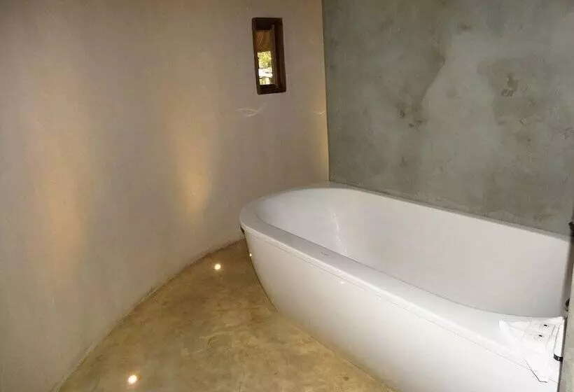 هتل The Royal Sichango Village