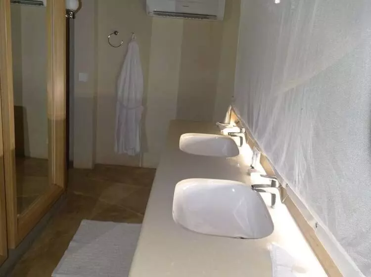 هتل The Royal Sichango Village