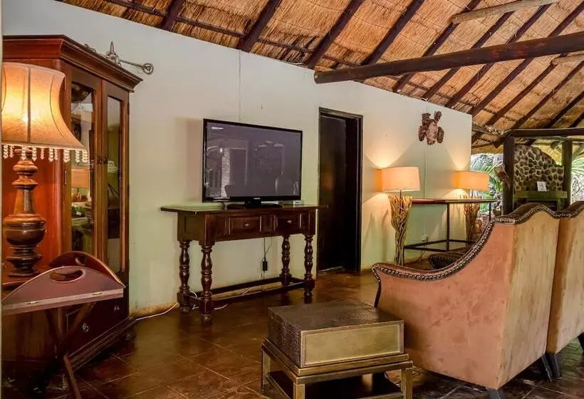 هتل The Royal Sichango Village