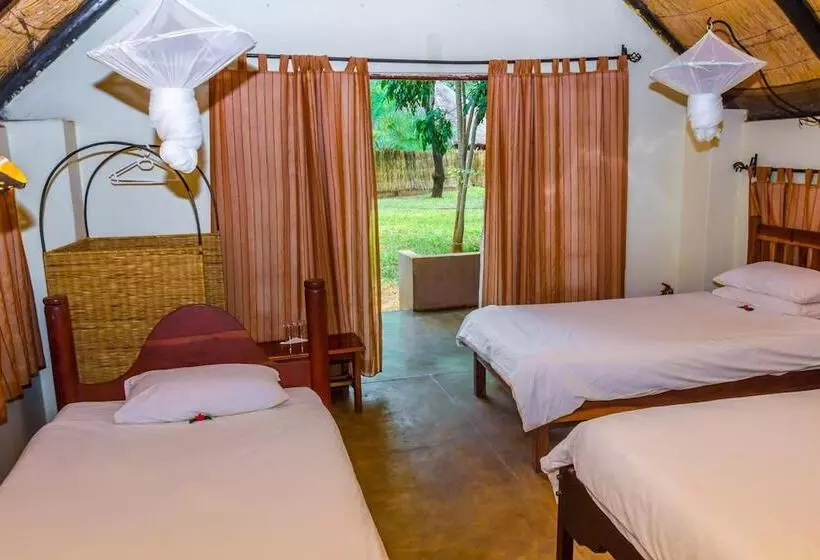 هتل The Royal Sichango Village