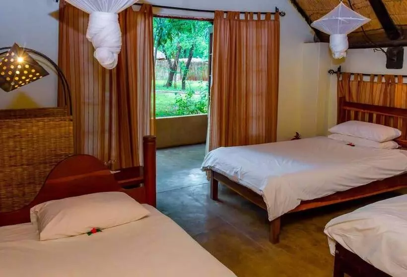 هتل The Royal Sichango Village