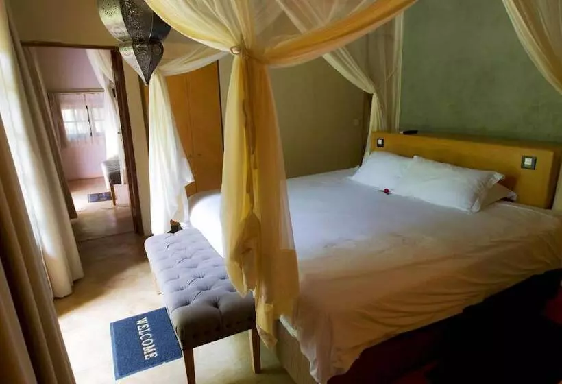 هتل The Royal Sichango Village