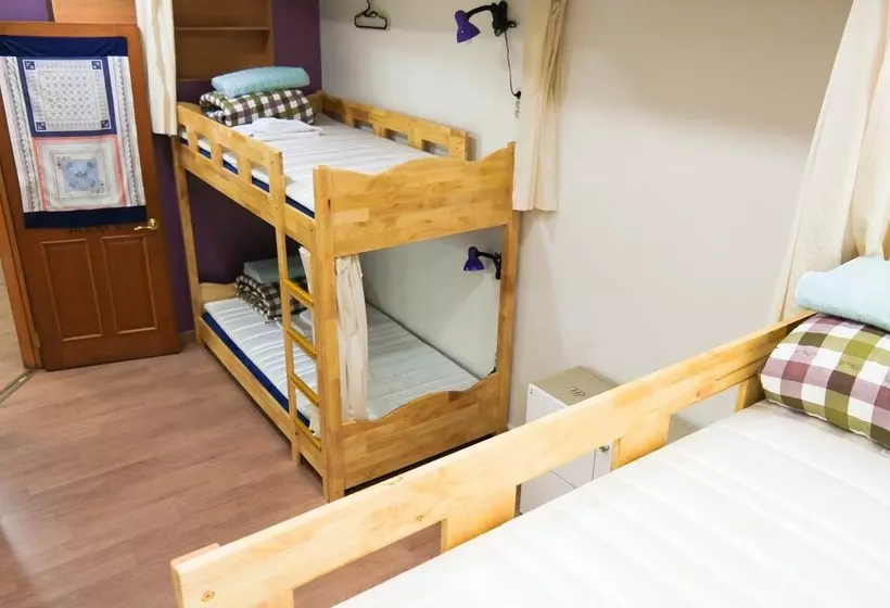 Mori Guesthouse  Hostel