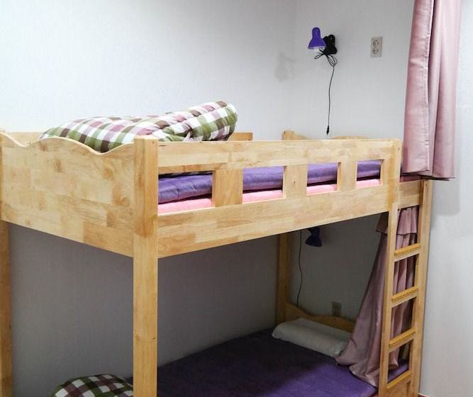 Mori Guesthouse  Hostel