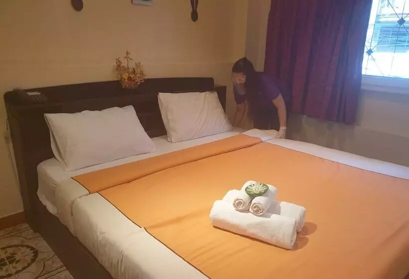 펜션 Chaiyapoon Inn