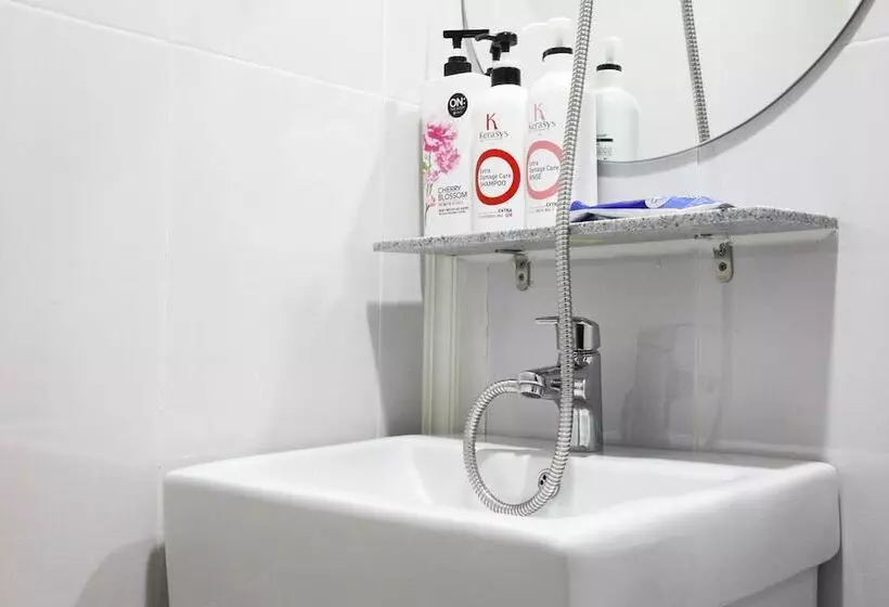 W Mini Hotel   Hostel