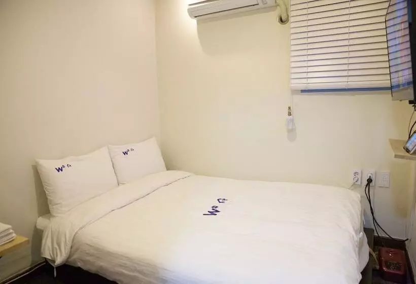 W Mini Hotel   Hostel