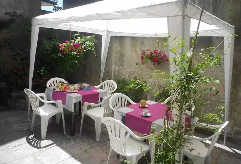 تختخواب و صبحانه Da Rosa