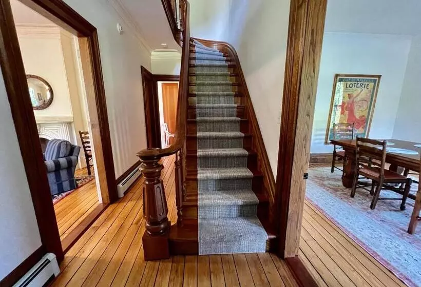 ベッドアンドブレックファースト Hill Farm Inn