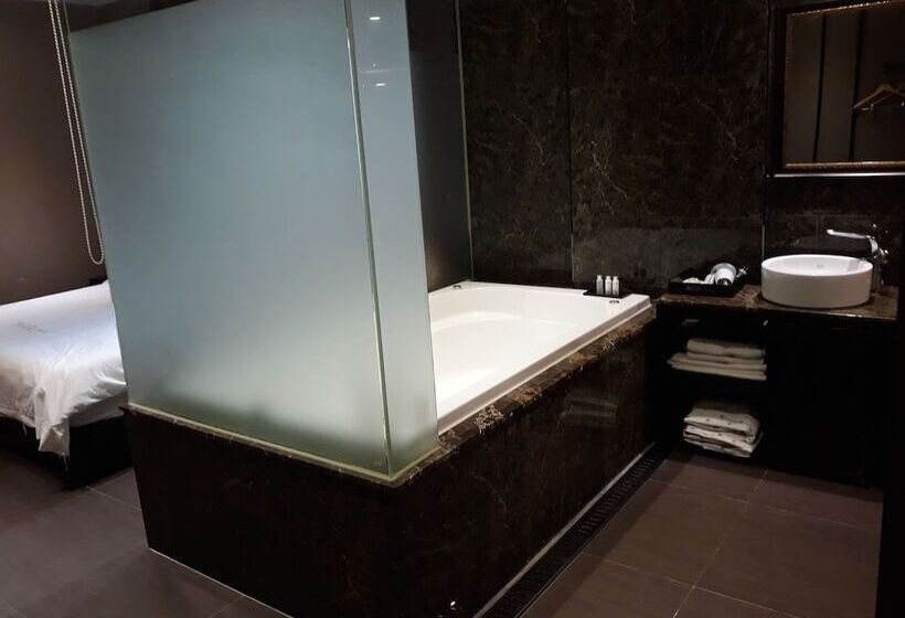 Almond Hotel Busan Station