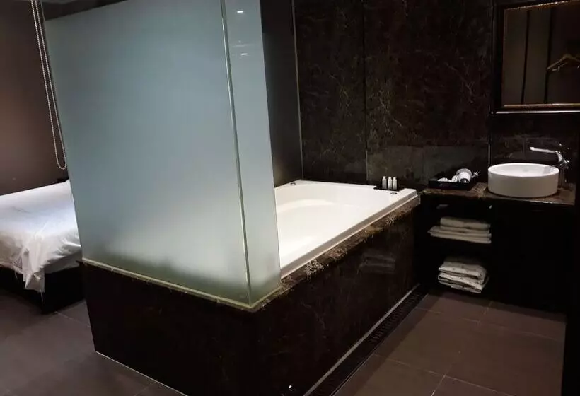 Almond Hotel Busan Station