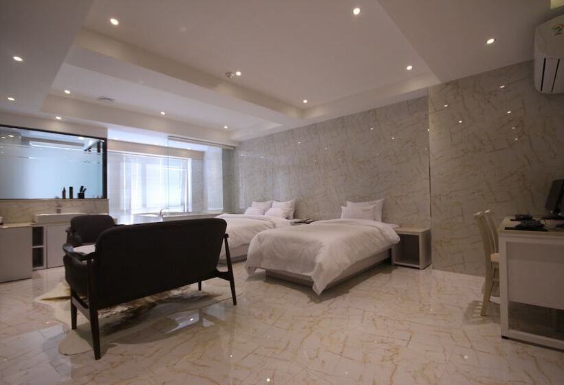 Almond Hotel Busan Station