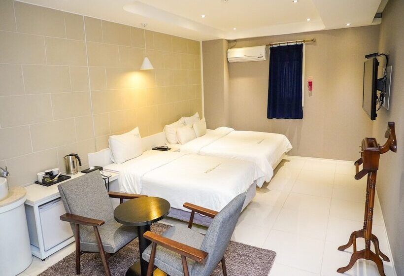 Almond Hotel Busan Station