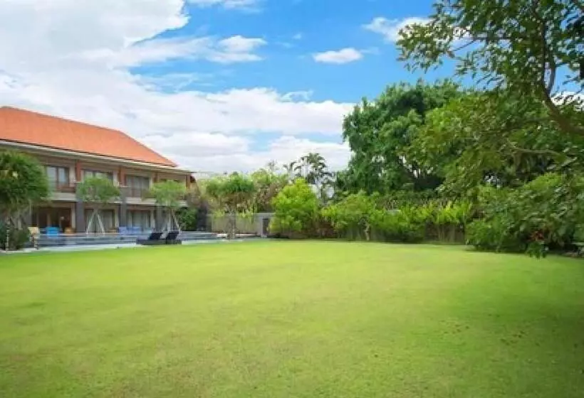 Hotel Kubu Cempaka Seminyak