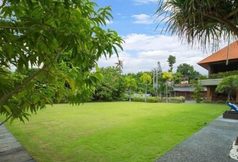 בית מלון כפרי Kubu Cempaka Seminyak