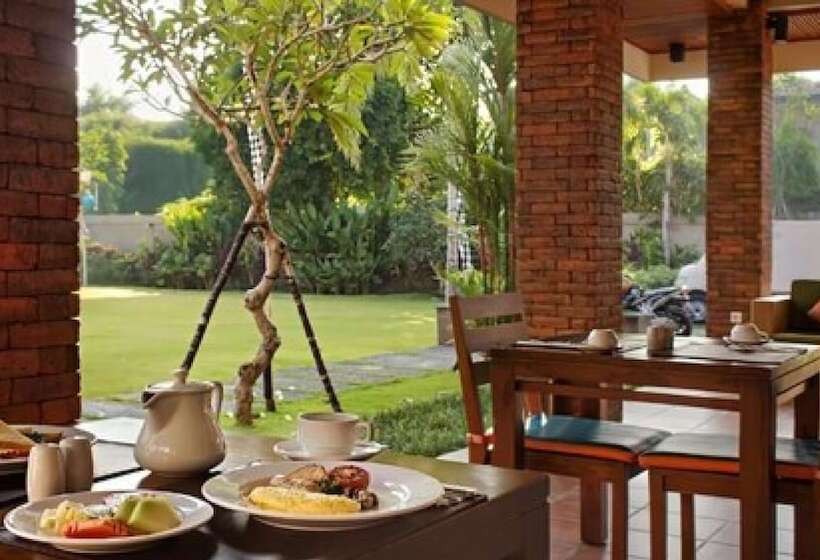 בית מלון כפרי Kubu Cempaka Seminyak