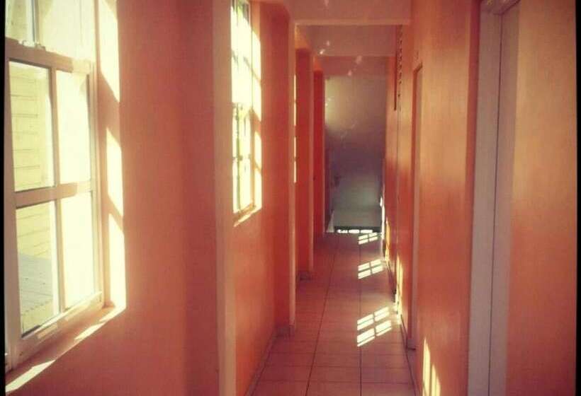 هتل La Flamboyant