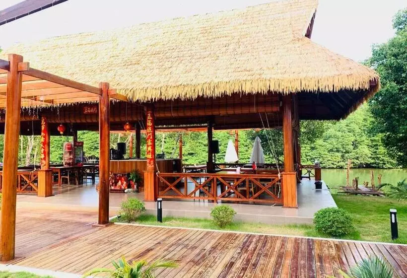 هتل Mary Beach  And Resort
