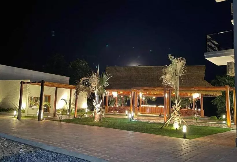 هتل Mary Beach  And Resort