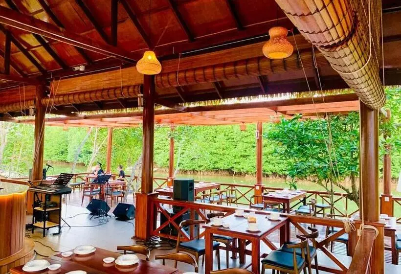 هتل Mary Beach  And Resort