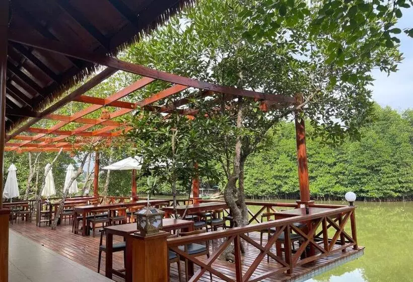 هتل Mary Beach  And Resort