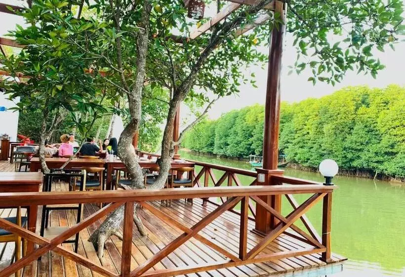 هتل Mary Beach  And Resort