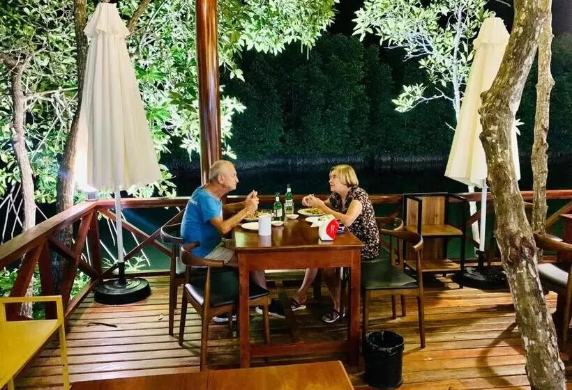 هتل Mary Beach  And Resort