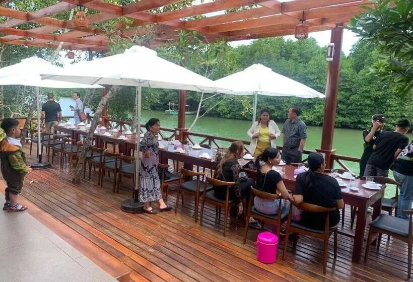 هتل Mary Beach  And Resort