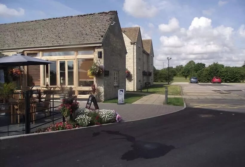 בית מלון כפרי Sturdys Castle