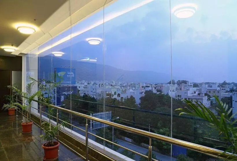 ホテル Renest Tirupati