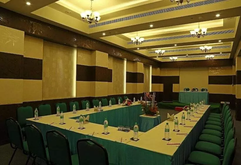 ホテル Renest Tirupati