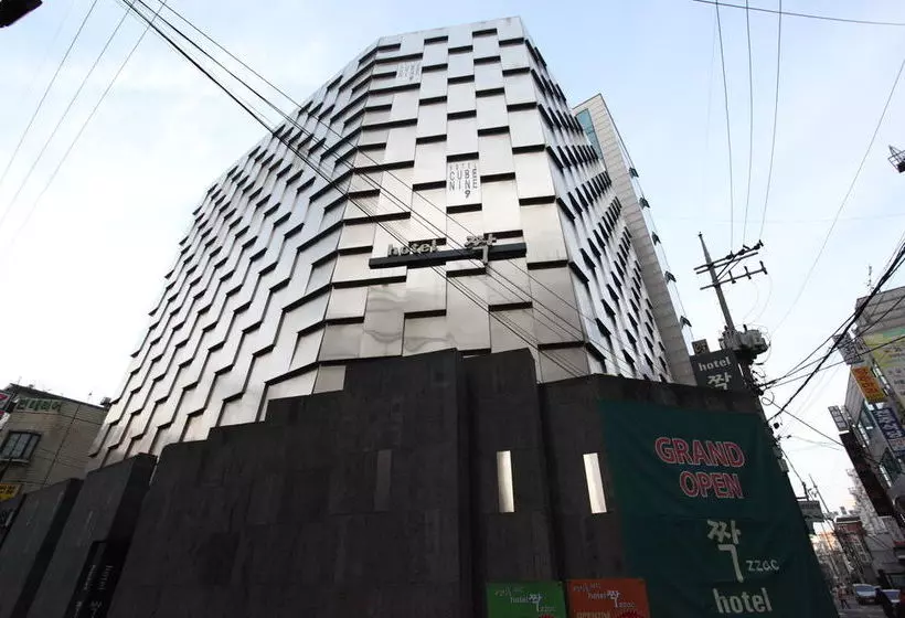 ホテル Zzac