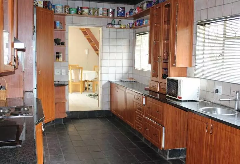 펜션 Airport Modjadji Guesthouse