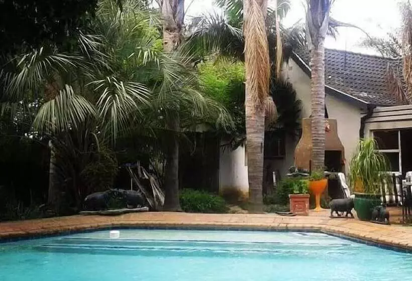 펜션 Airport Modjadji Guesthouse