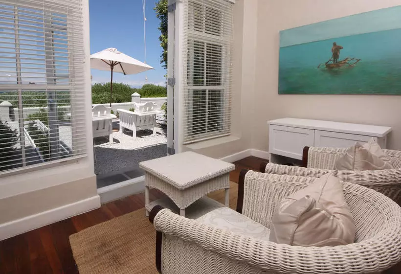 פנסיון Ocean Eleven Guest House