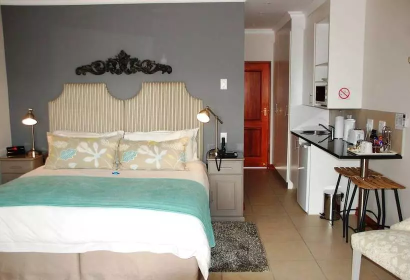 بنسيون Rivonia Premier Lodge