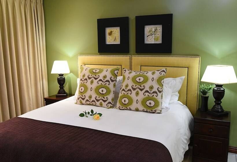 بنسيون Rivonia Premier Lodge