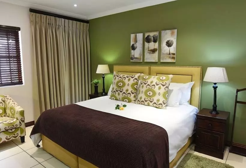 بنسيون Rivonia Premier Lodge