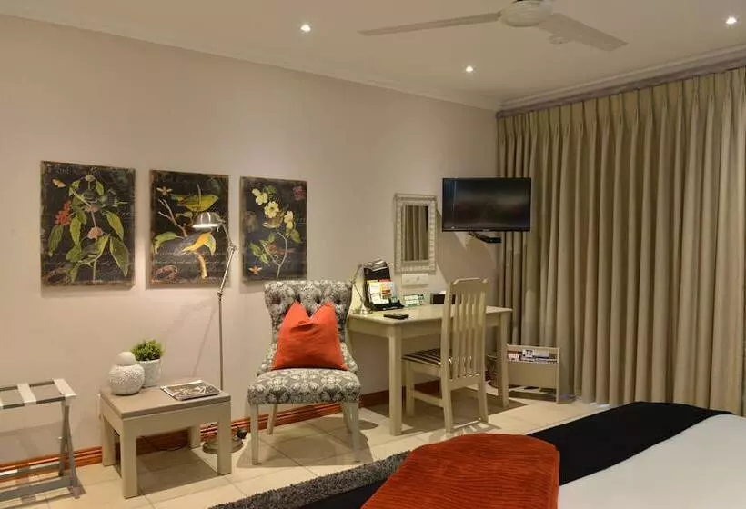 بنسيون Rivonia Premier Lodge