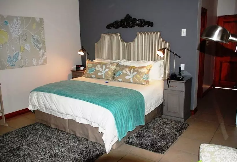 بنسيون Rivonia Premier Lodge