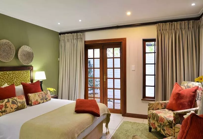 بنسيون Rivonia Premier Lodge