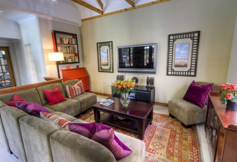 بنسيون Rivonia Premier Lodge