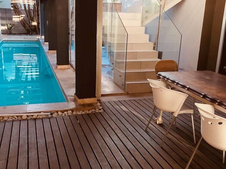 פנסיון Sunset Beach Guesthouse