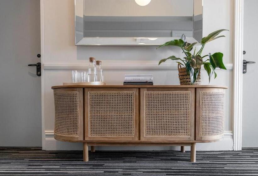 פנסיון The Alison Randwick