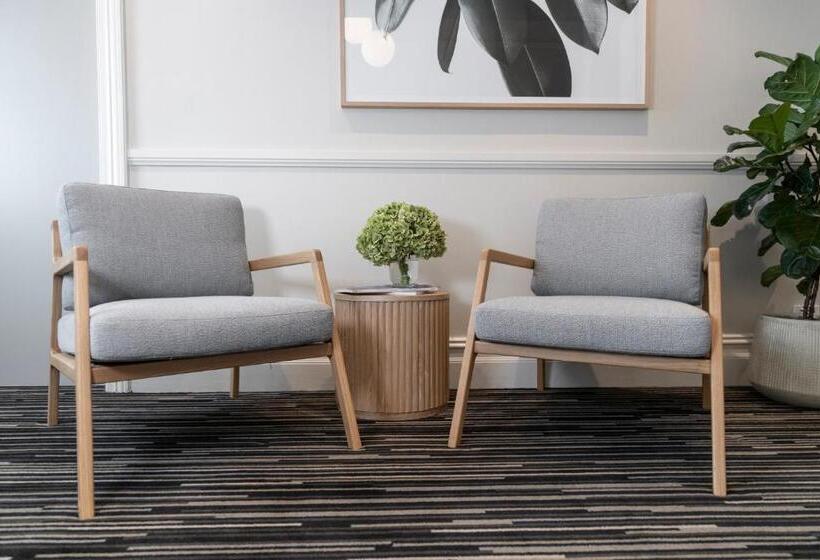 פנסיון The Alison Randwick