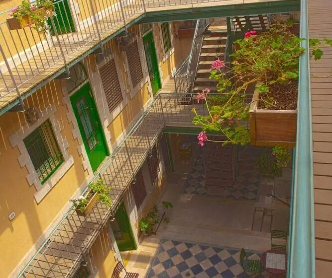 The Market Courtyard   Jerusalem Suites