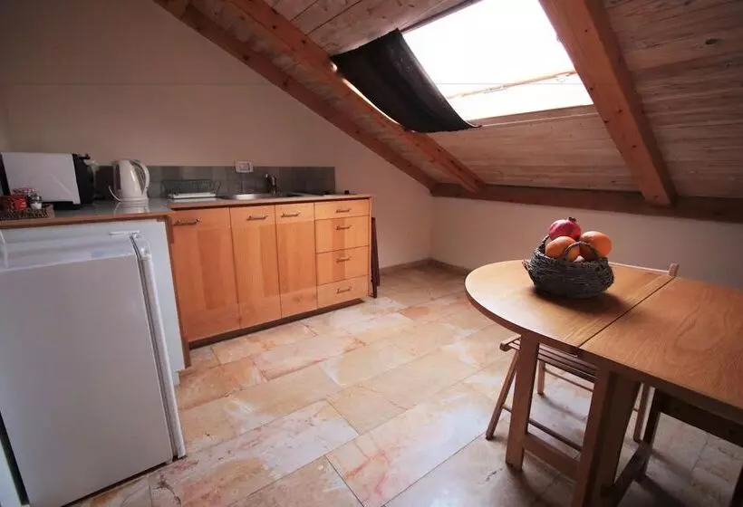 The Market Courtyard   Jerusalem Suites