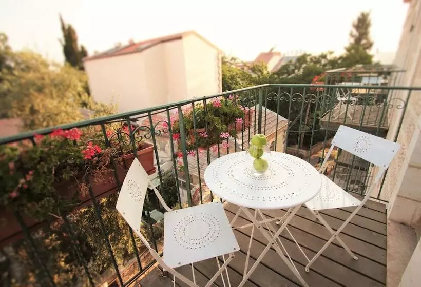 The Market Courtyard   Jerusalem Suites