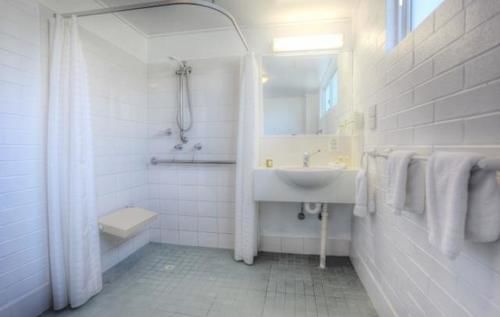 The Vines Motel & Cottages