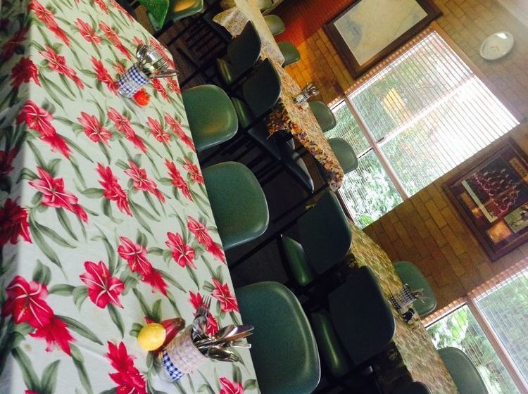 The Vines Motel & Cottages